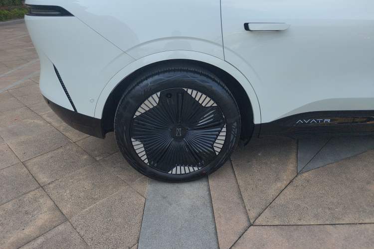 Used Avatr 11 2023 HarmonyOS Version Smart Enjoyment Upgrade Model 90-Degree Rear-Wheel Drive Edition
