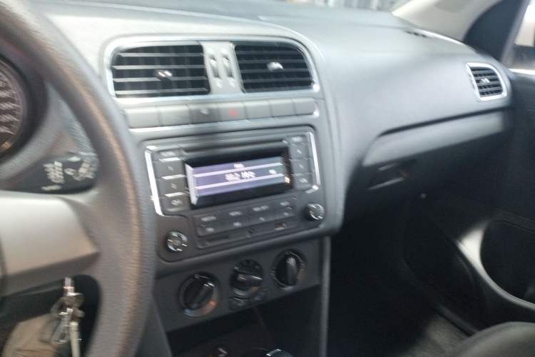 Used Volkswagen Polo 2013 1.4L Automatic Comfort Edition Audio And AC Panel