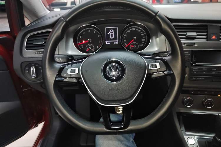 Used Volkswagen Golf 2015 1.4TSI Automatic Luxury Model Steering Wheel