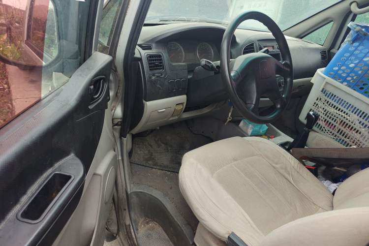 Used FORTHING Lingzhi 2017 V3 1.5L 7-Seater Comfort Model Interior 3