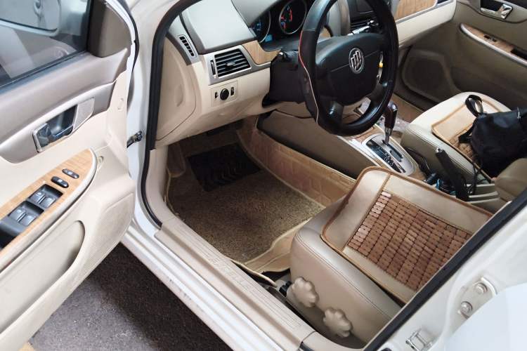 Used Buick Excelle 2015 1.5L Automatic Classic Model
