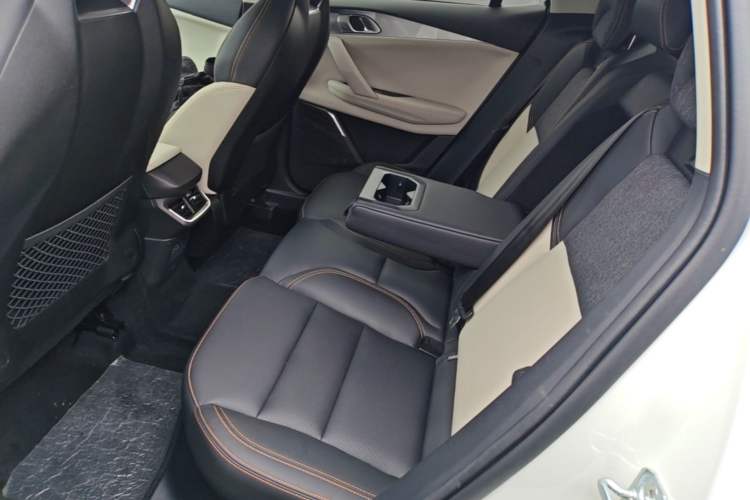 Used Lynk & Co 06 EM-P 2022 PHEV 84 km Range Pro Version
