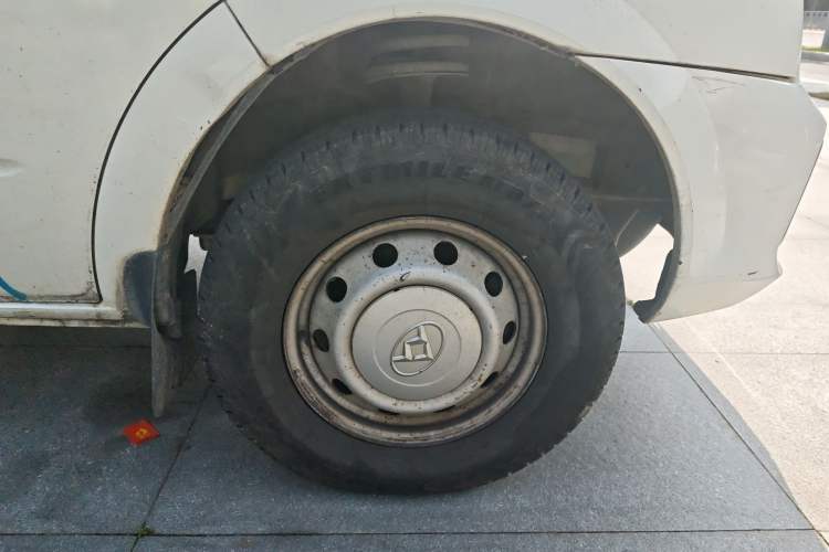 Used SAIC MAXUS Xintu V80 2018 2.5T 6-Speed Manual Aoyuntong Short Wheelbase Mid-Height 5-6 Seater Right Front Wheel Hub