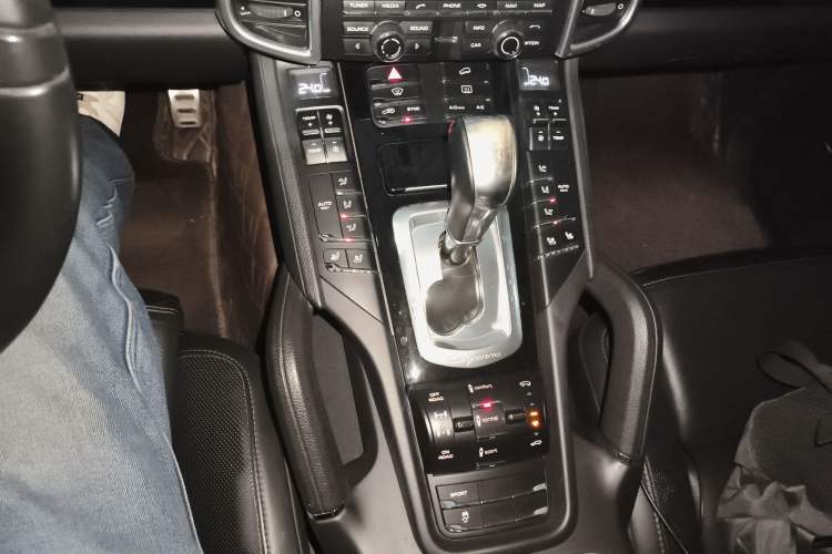 Used Porsche Cayenne 2014 Cayenne Platinum Edition 3.0T