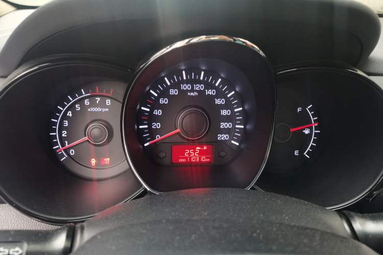Used Kia K2 2012 Sedan 1.4L MT GLS Commemorative Edition
