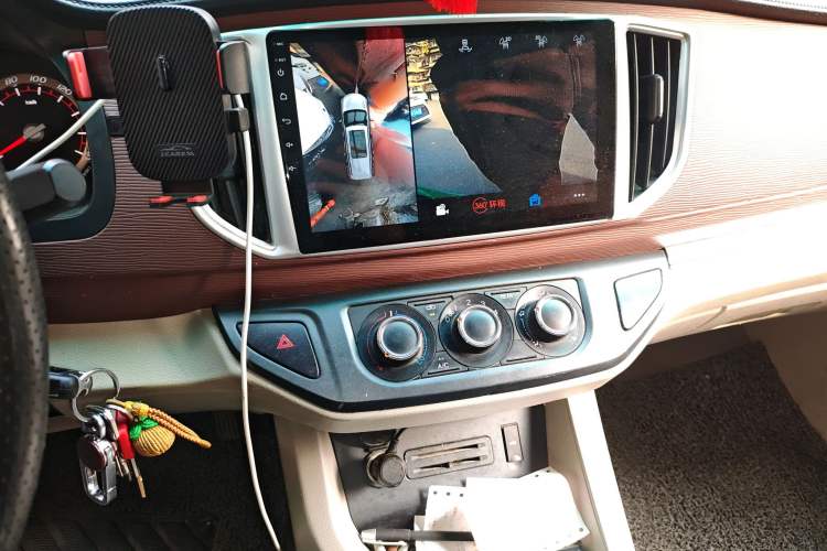 Used FORTHING Lingzhi 2018 M5L 1.6L 7-Seater Luxury Model
