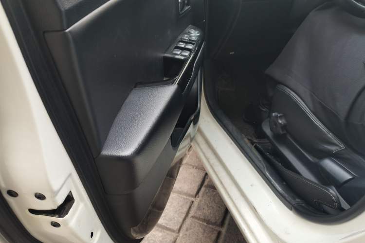 Used Kia K2 2012 Sedan 1.6L Automatic Transmission Premium Commemorative Edition Driver Seat