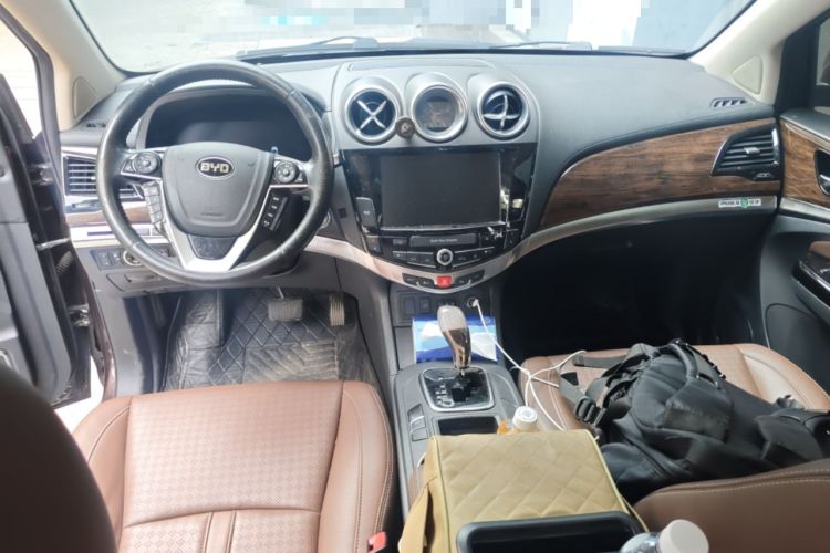 Used BYD S7 2016 2.0T Automatic Flagship Plus Center Console