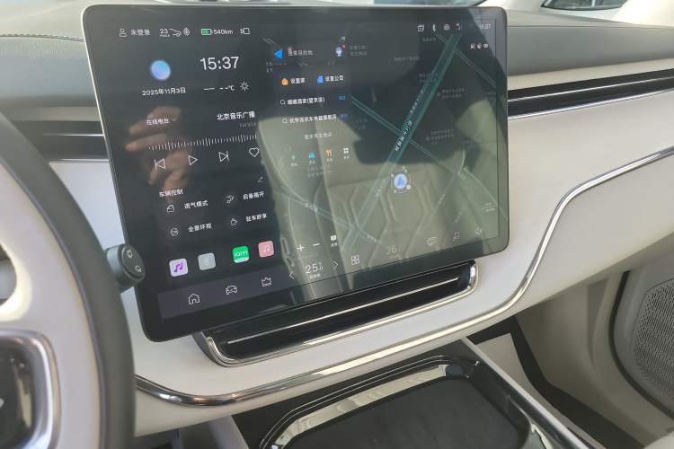 Used Volvo EM90 2025 Ultra Six-Seater