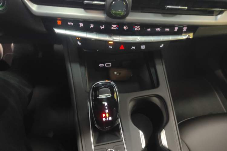 Used Cadillac XT4 2024 28T Two-Wheel-Drive Luxury Version
