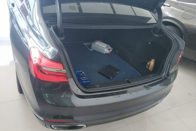 Used BMW 7 Series 2017 730Li Leading Model Trunk