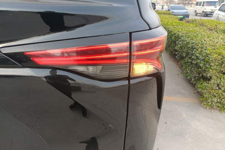 Used Toyota Granvia 2022 2.5L Hybrid Prestige Edition