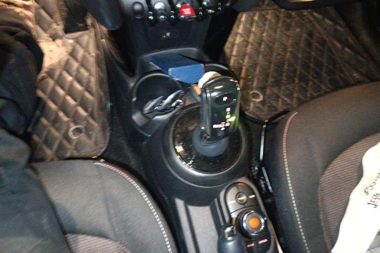 Used MINI 2021 1.5T ONE PLUS Gear Lever