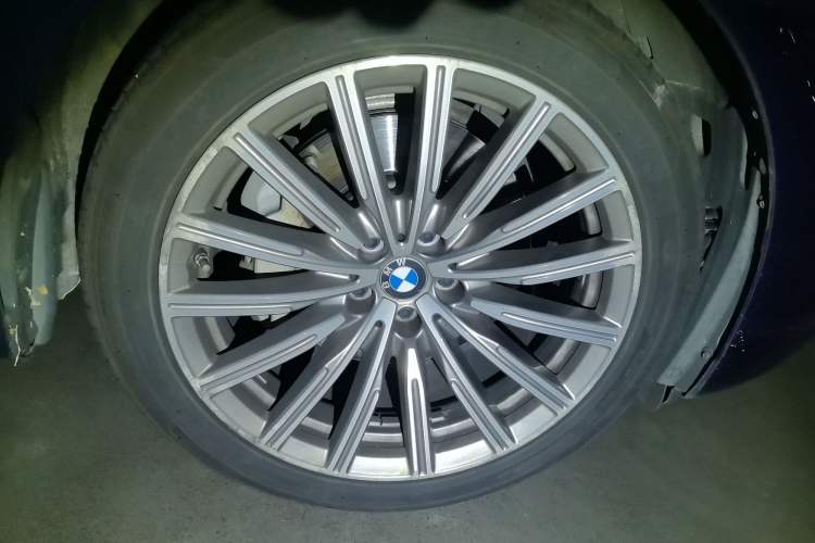 Used BMW 6 Series GT 2019 630i Luxury Design Package Right Front Wheel Hub