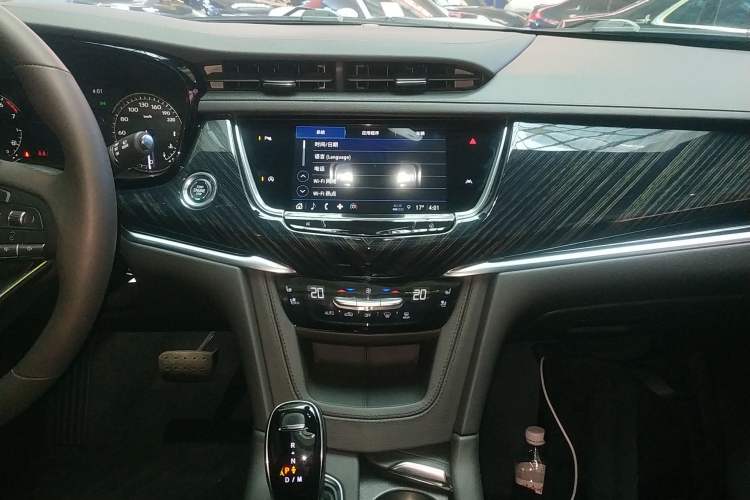 Used Cadillac XT6 2022 2.0T Six-Seater Four-Wheel Drive Luxury Version Audio And AC Panel