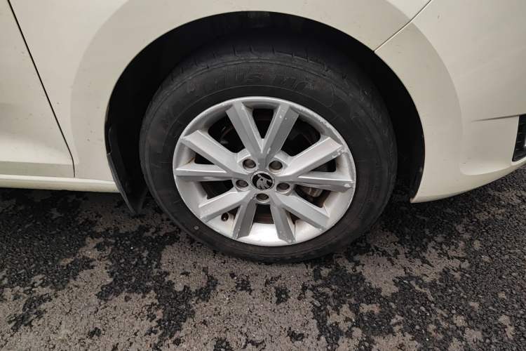 Used Skoda Rapid 2015 1.6L Automatic Smart Selection Model
