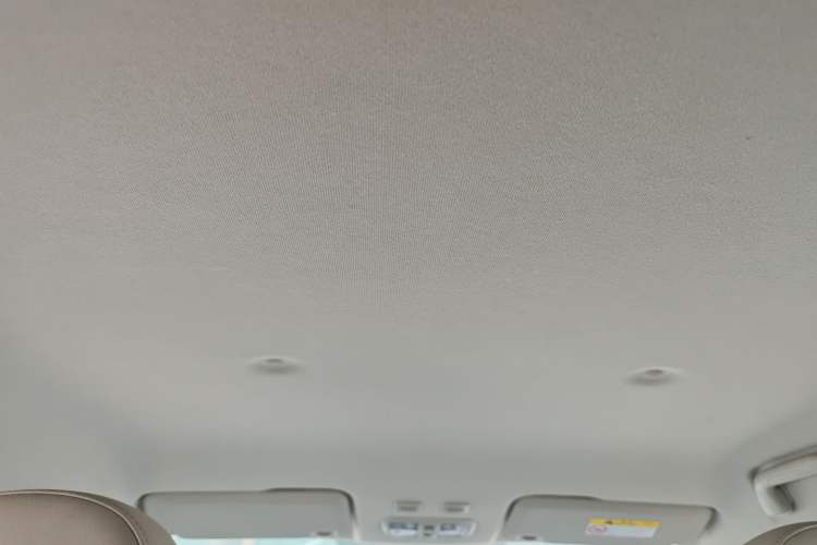 Used ORA White Cat 2022 Xiaoyue Mao Edition 360 km Luxury Model Lithium NMC
