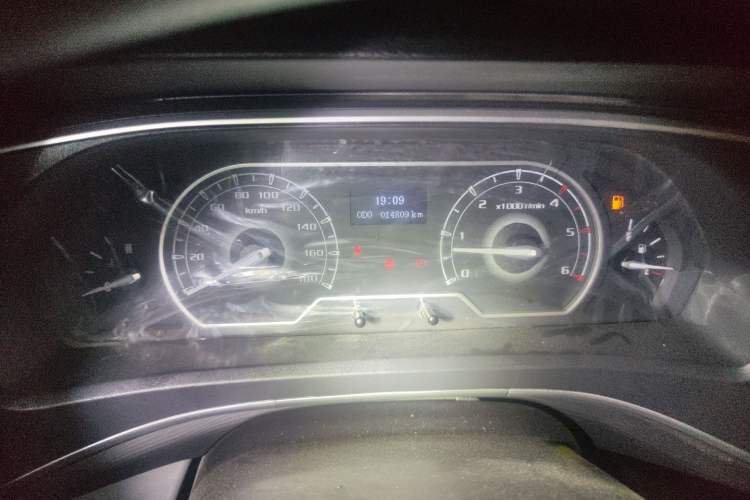 Used SAIC MAXUS Xintu V80 2025 Value Edition Aoyuntong 2.0T Manual Short Wheelbase Ultra-Low Roofline 127 Ps 5/6 Seats
