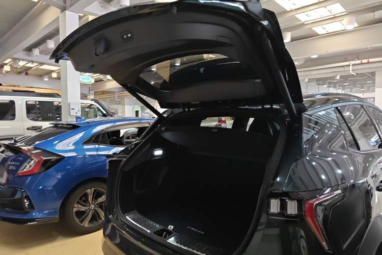 Used Lynk & Co 06 2023 Remix 1.5T Hero
