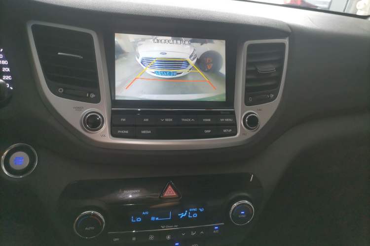 Used Hyundai Tucson 2018 1.6T Dual-Clutch Two-Wheel Drive 15th Anniversary Special Edition Audio And AC Panel