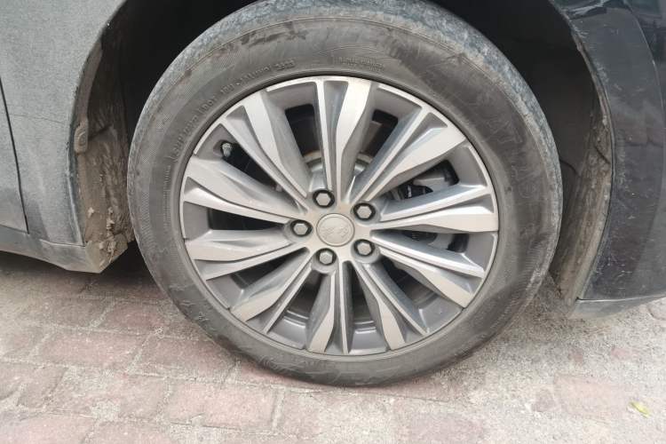 Used Hongqi E-QM5 2023 620km PLUS Right Front Wheel Hub