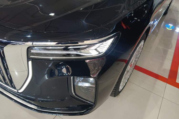 Used Hongqi H9 2025 Model Facelifted 2.0T Two-Wheel Drive Flag-Style Luxury Business Edition, 5 Seats