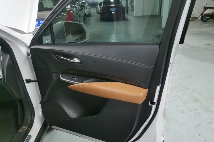 Used Cadillac XT4 2018 28T 4x4 Platinum Edition