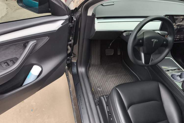 Used Tesla Model Y 2024 Rear-Wheel-Drive Version
