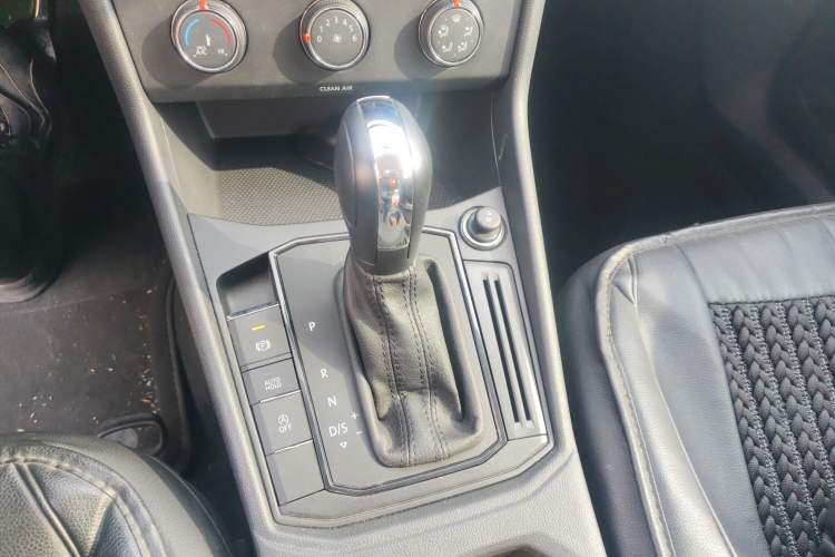 Used Volkswagen Lavida 2019 1.5L Automatic Fashion Edition China VI Gear Lever