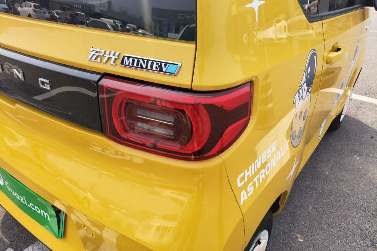 Used Wuling Hongguang MINIEV 2021 Macaron Premium Model – Lithium Iron Phosphate Right Rear Taillight