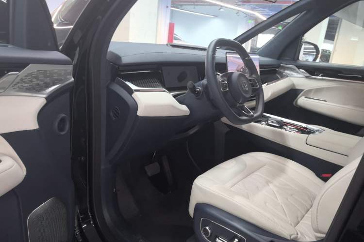 Used Zeekr 009 2024 7-Seater Walk-Through Version Four-Wheel Drive 108 kWh
