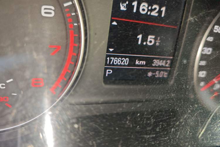 Used Audi Q3 2012 40 TFSI quattro Sport Edition Odometer Close Up