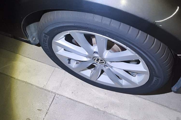 Used Volkswagen Magotan 2012 Facelift 2.0 TSI Prestige Model