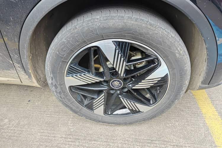 Used BYD Tang New Energy 2023 DM-i Champion Edition 112KM Prestige Model Right Front Wheel Hub