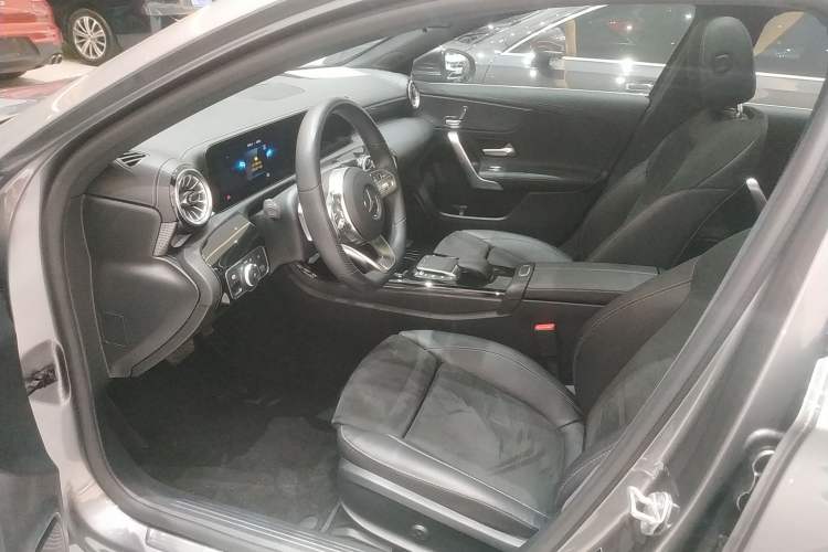 Used Mercedes-Benz A-Class 2021 A 200 L Sport Sedan Fashion Model
