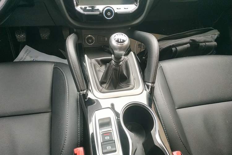 Used Zotye SR7 2016 1.5T Manual Cube Heart Edition China V Standard
