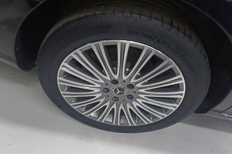 Used Mercedes-Benz E-Class 2022 Second Facelift E 300 L Fashion Edition
