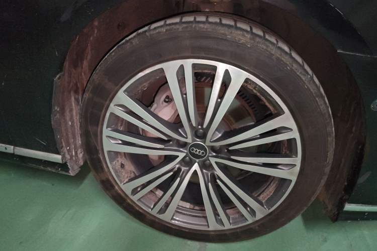 Used Audi A8 2023 A8L 50 TFSI quattro Prestige Edition Right Front Wheel Hub