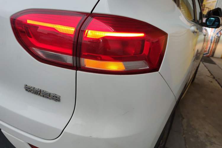 Used Haval H2s 2017 Red-Label 1.5T Dual-Clutch Luxury Model