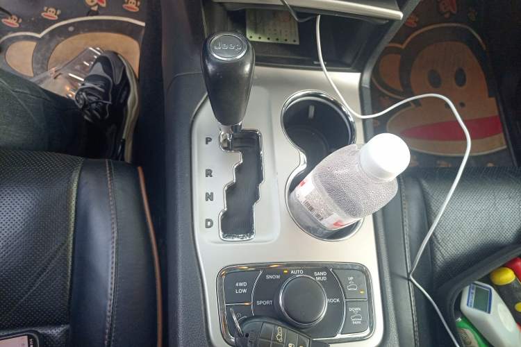 Used Jeep Grand Cherokee 2012 3.6L Flagship Navigation Edition Gear Lever