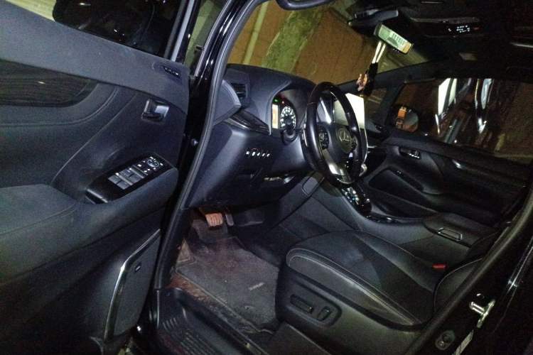 Used Lexus LM 2020 300h Seven-Seat Elegant Edition
