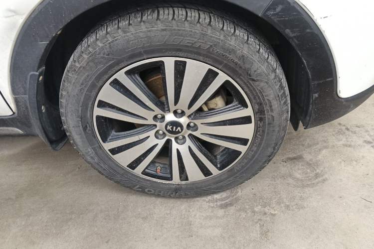 Used Kia Sportage R 2015 2.0L Automatic Two-Wheel Drive DLX Model Right Front Wheel Hub