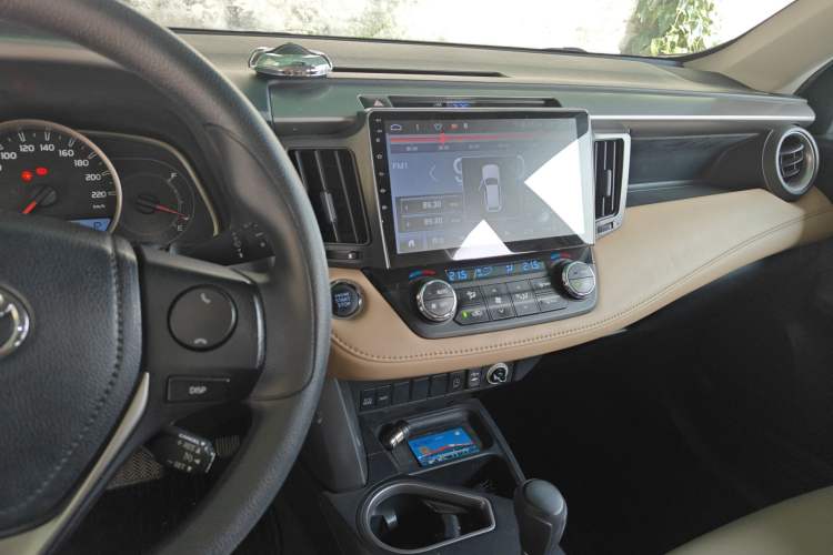 Used Toyota RAV4 2019 2.0L CVT Two-Wheel Drive Luxury Version China VI Standard
