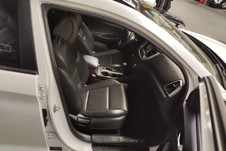 Used Hyundai Tucson 2018 1.6T Dual-Clutch Two-Wheel Drive 15th Anniversary Special Edition