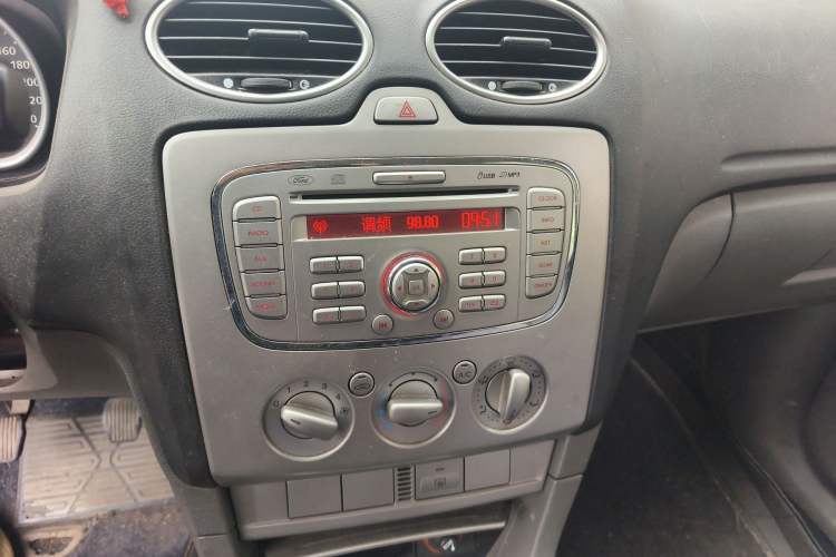 Used Ford Focus 2012 Hatchback Classic 1.8L Manual Base Model Audio And AC Panel