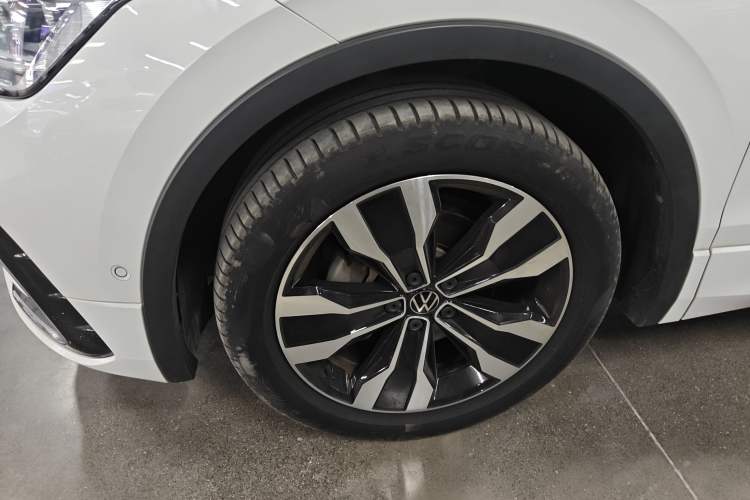 Used Volkswagen Tiguan L 2022 330TSI Automatic Two-Wheel Drive R-Line Enhanced Edition
