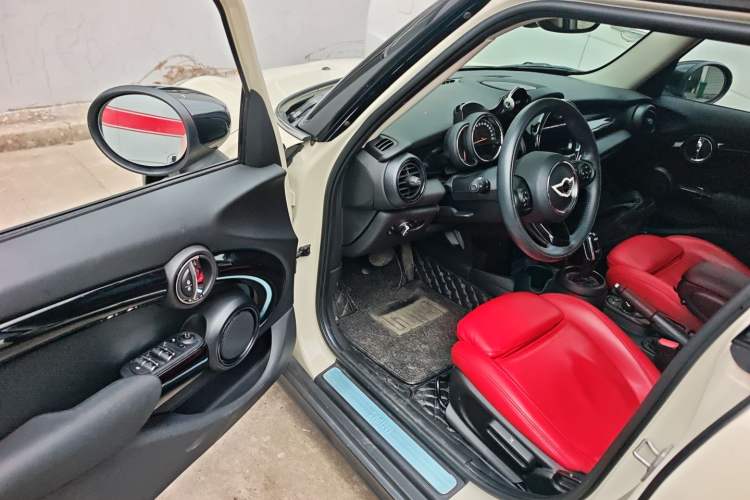 Used MINI 2019 1.5T COOPER Classic Edition Five-Door Version Driver Seat