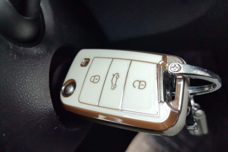 Used Volkswagen T-ROC 2019 280TSI DSG Two-Wheel Drive Advanced Version China VI Standard Vehicle Key