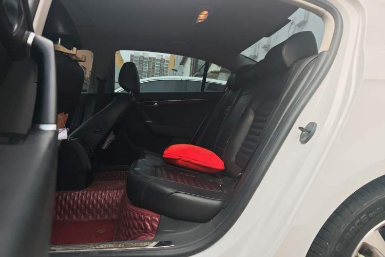 Used Volkswagen Magotan 2013 1.8TSI Luxury Model Left Rear Seat