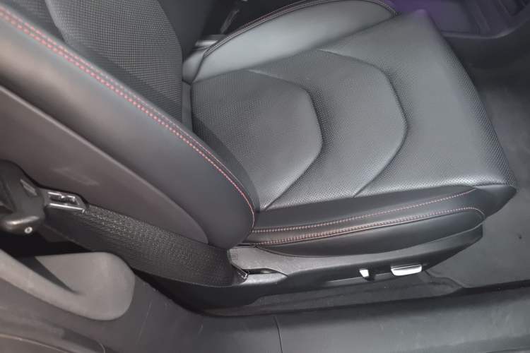 Used Xiaomi Auto SU7 2024 Four-Wheel Drive Ultra-Long Range Advanced Intelligent Driving Max Edition Right Front Seat